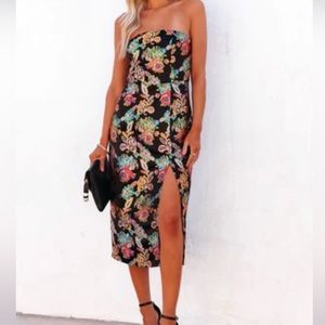 NWT Vici || Olia “Ganni Jacquard” Strapless Midi Dress ~ in Metallic Multi